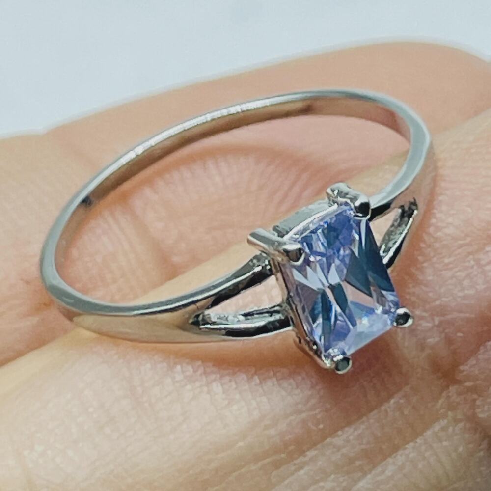 Vintage 925 Sterling Silver Lavender Cubic Zirconia Emerald Cut Solitaire Ring - Picture 2 of 11